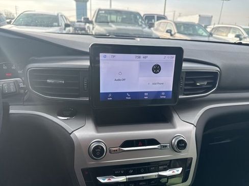 Used 2022 Ford Explorer XLT w/ Equipment Group 202A image 11