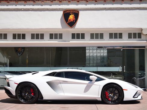 Used 2018 Lamborghini Aventador S AWD/4WD image 2