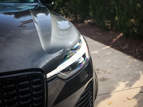 Used 2025 Volvo XC60 B5 Plus w/ Climate Package image 5