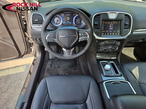 Used 2015 Chrysler 300 Limited RWD image 27