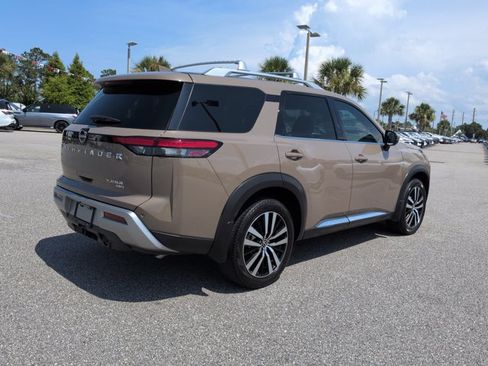 Used 2023 Nissan Pathfinder Platinum AWD/4WD image 5