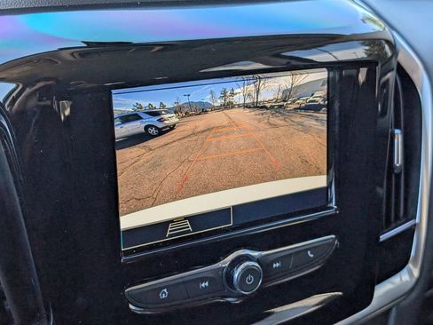 Used 2021 Chevrolet Traverse LS image 16