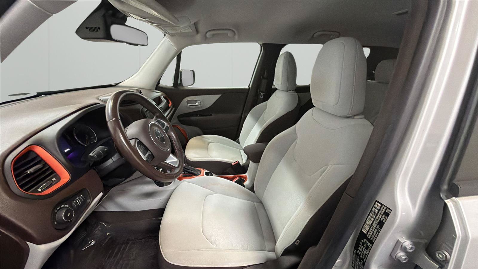 Used 2017 Jeep Renegade Latitude w/ Popular Equipment Group FWD image 10