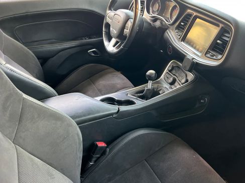 Used 2016 Dodge Challenger R/T Scat Pack w/ Leather Interior Group RWD image 17