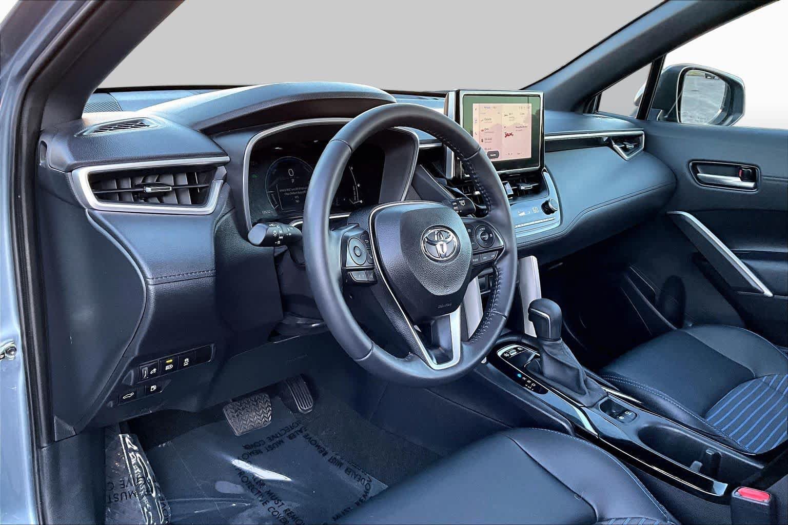 Used 2024 Toyota Corolla Cross AWD Hybrid w/ Convenience Package image 18