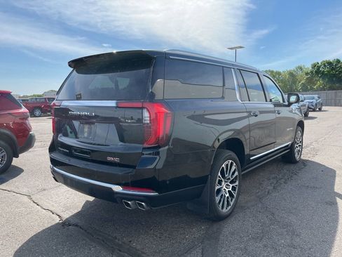 Used 2025 GMC Yukon XL Denali w/ Denali Reserve Package AWD/4WD image 4