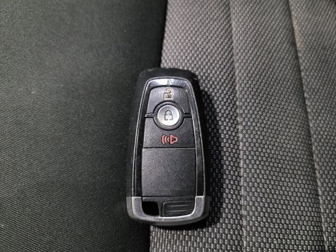 Used 2019 Ford Edge SE image 32