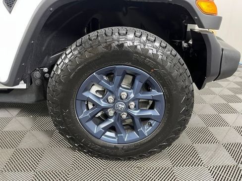 Used 2026 Jeep Wrangler Unlimited Sport AWD/4WD image 9