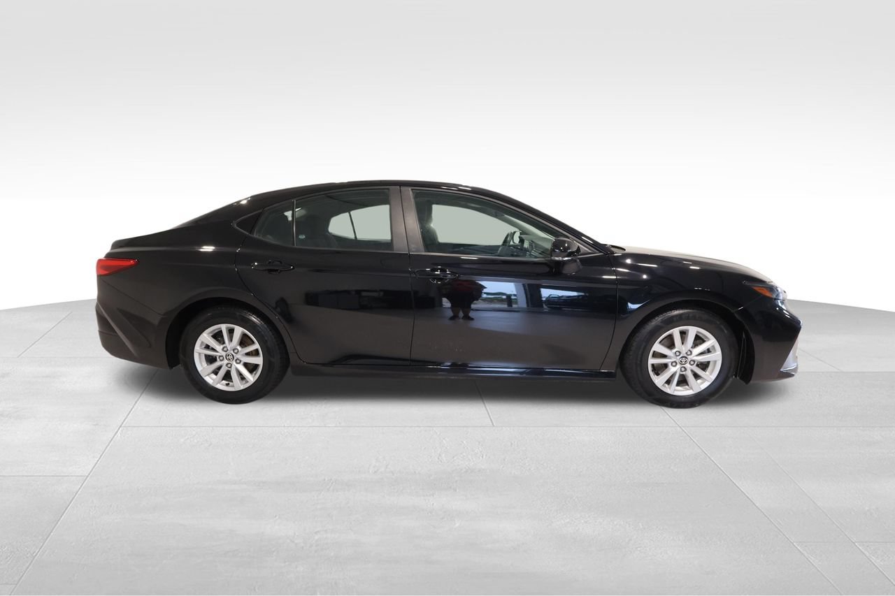 Used 2025 Toyota Camry LE FWD image 5