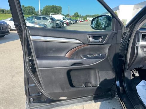 Used 2018 Toyota Highlander XLE AWD/4WD image 20