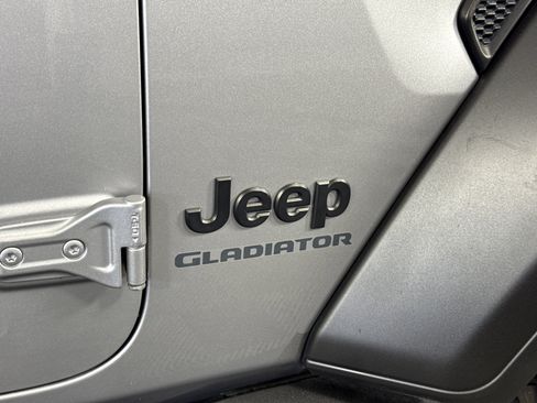 Used 2020 Jeep Gladiator Sport w/ Quick Order Package 24S image 9