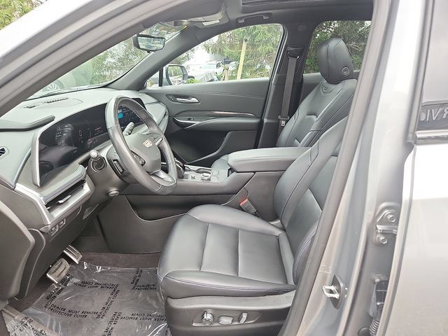 Certified 2024 Cadillac XT4 Sport w/ Technology Package FWD image 13