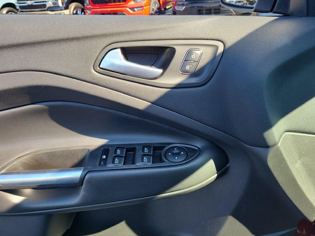 Certified 2017 Ford Escape SE w/ Equipment Group 201A FWD image 20