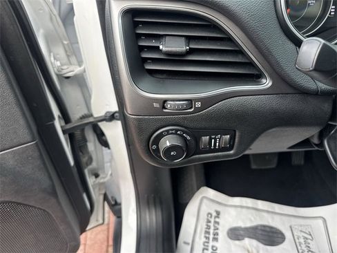 Used 2021 Jeep Cherokee Latitude Plus image 12