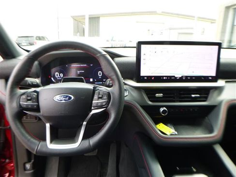 Used 2025 Ford Explorer ST-Line w/ ST-Line Street Pack AWD/4WD image 14