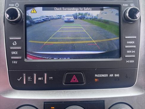 Used 2015 GMC Acadia SLE AWD/4WD image 18