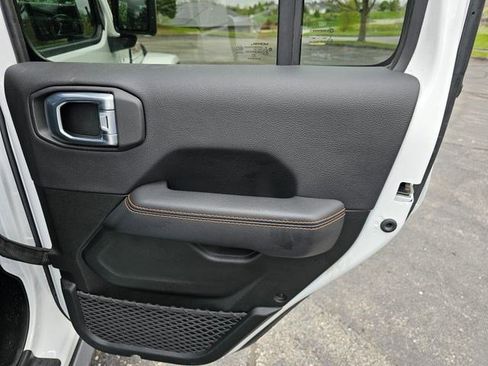 Used 2022 Jeep Gladiator Mojave w/ LED Lighting Group AWD/4WD image 17