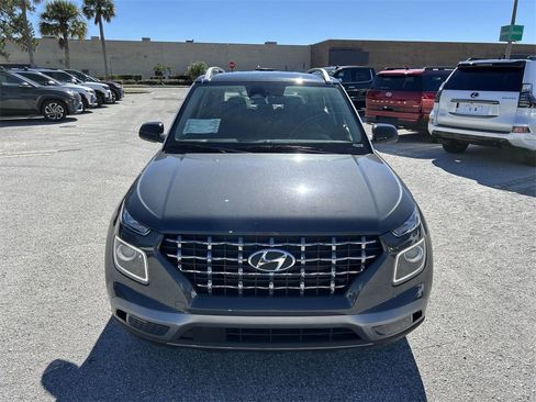 New 2025 Hyundai Venue Limited image 9