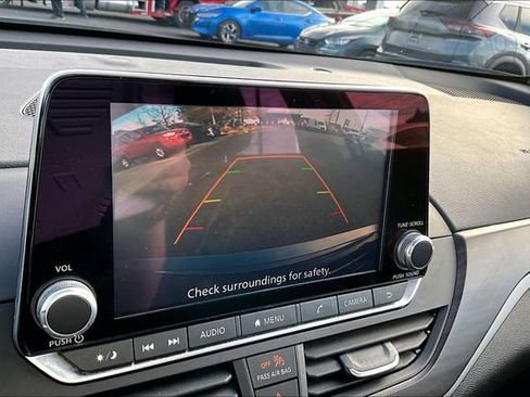 Used 2024 Nissan Altima 2.5 SV image 11