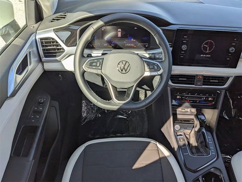 New 2025 Volkswagen Taos SE image 16