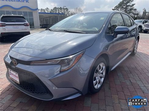 Used 2022 Toyota Corolla LE image 1