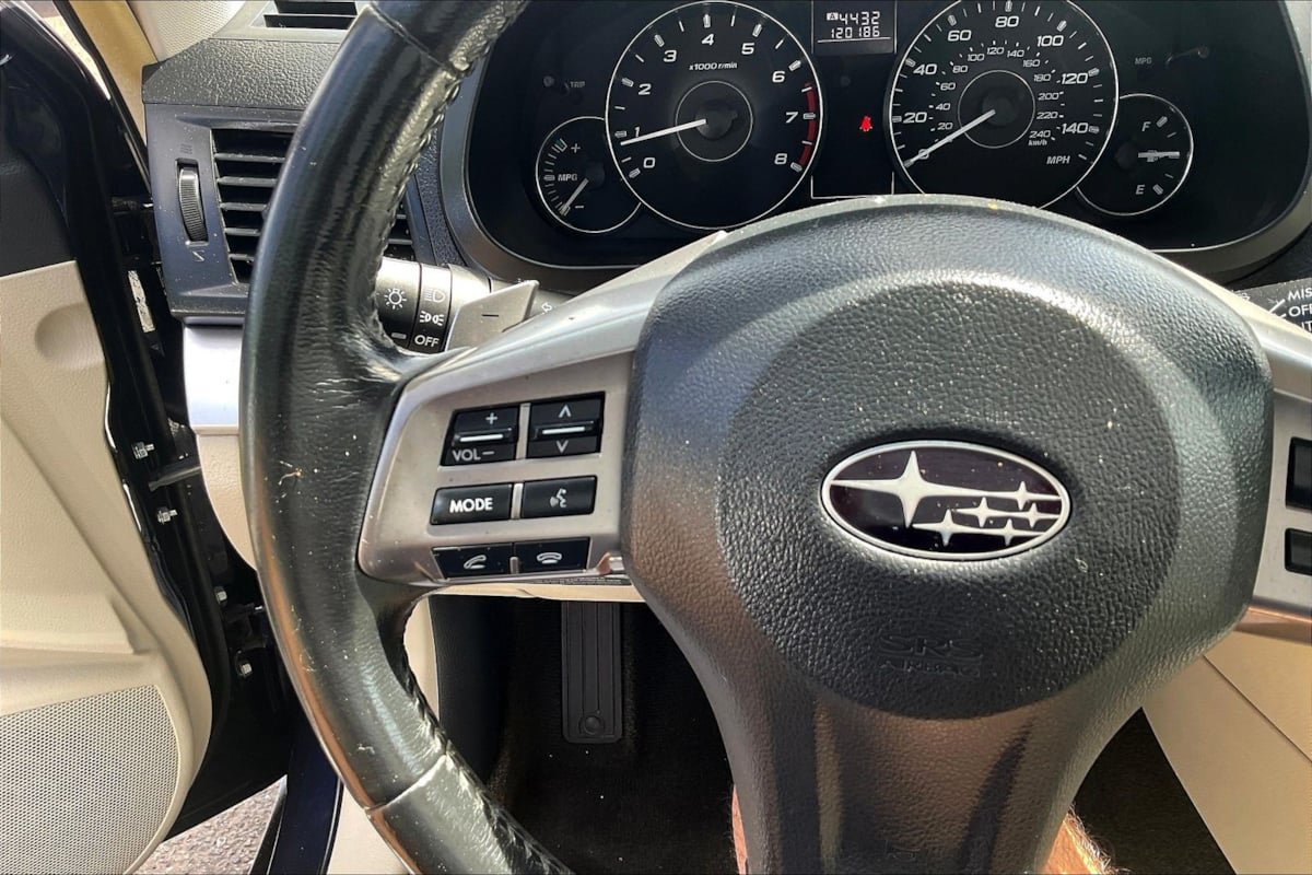 Used 2012 Subaru Outback 2.5i Premium w/ All-Weather Pkg AWD/4WD image 11