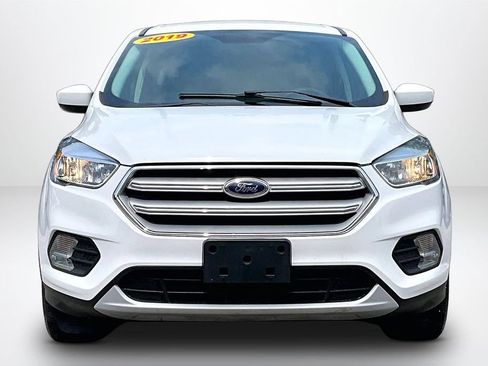 Used 2019 Ford Escape SE FWD image 2