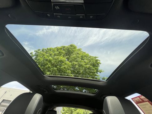 Used 2020 Mercedes-Benz GLC 300 4MATIC image 28