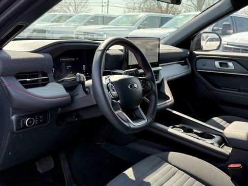 Used 2025 Ford Explorer ST-Line w/ ST-Line Street Pack image 11