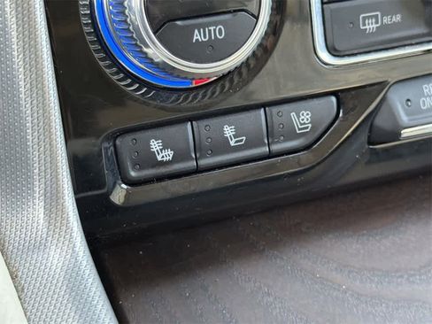 Used 2023 GMC Yukon XL Denali image 23