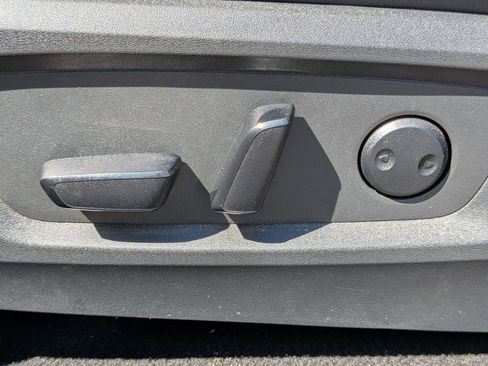 Used 2024 Nissan Pathfinder SL AWD/4WD image 16