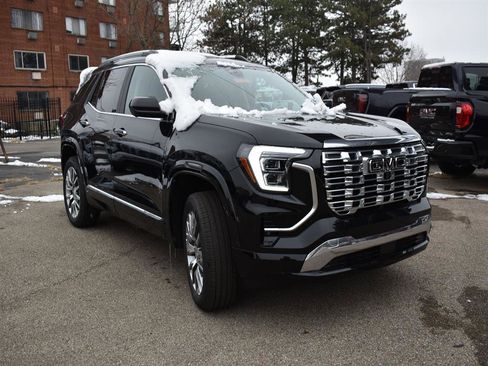 New 2026 GMC Terrain Denali w/ LPO, Black Badging Package image 3