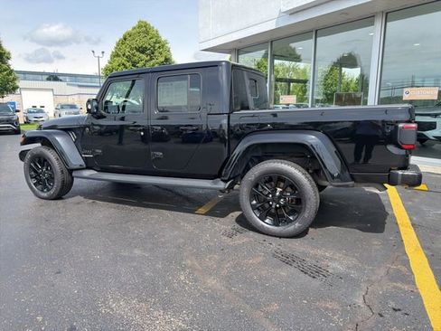 Used 2022 Jeep Gladiator Overland AWD/4WD image 3