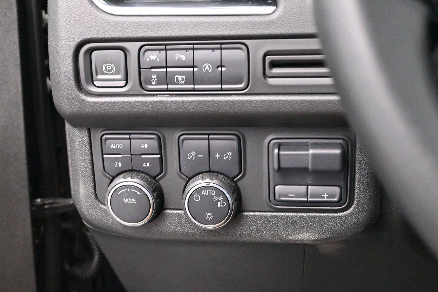 Used 2024 Chevrolet Tahoe RST w/ Luxury Package AWD/4WD image 23