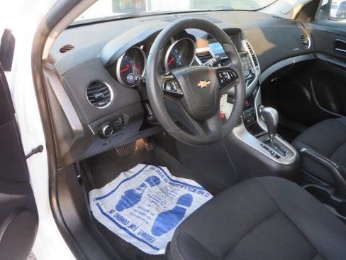 Used 2016 Chevrolet Cruze LT image 11