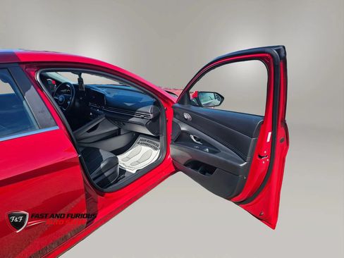 Used 2023 Hyundai Elantra Limited FWD image 11