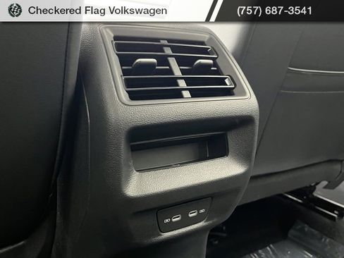 New 2025 Volkswagen Tiguan SE image 54