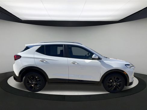 Used 2024 Buick Encore GX Sport Touring image 3