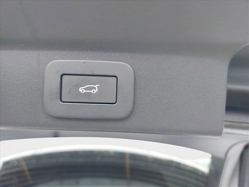 New 2026 Jaguar F-PACE R-Dynamic S image 9