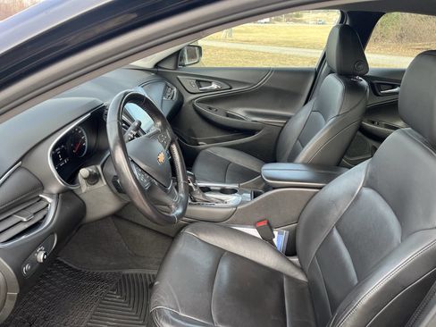 Used 2021 Chevrolet Malibu LT w/ Leather Package image 12