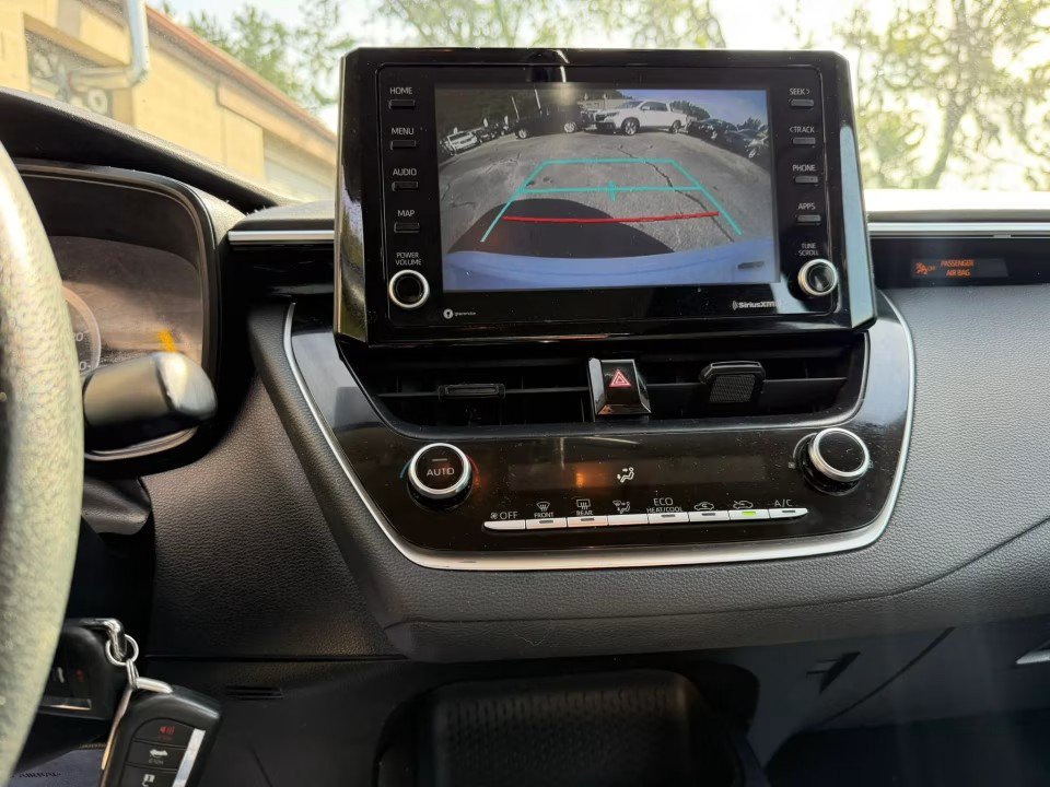 Used 2022 Toyota Corolla LE FWD image 28