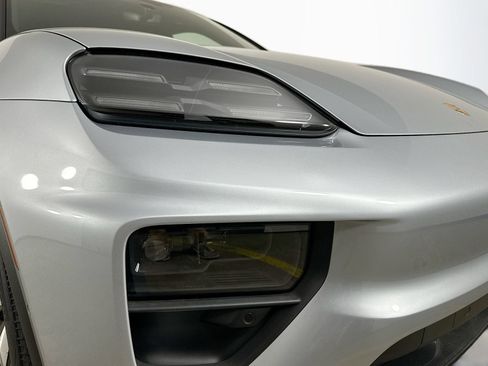 Used 2025 Porsche Macan 4 Electric AWD/4WD image 10