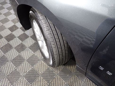 Used 2021 Chevrolet Equinox LT image 36