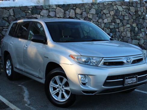 Used 2011 Toyota Highlander Hybrid w/ Cold Weather Pkg image 4