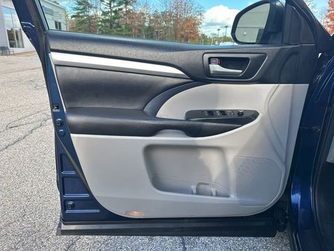 Used 2016 Toyota Highlander XLE image 10