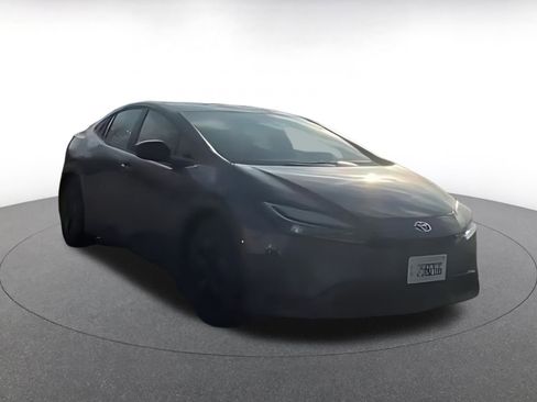 Used 2025 Toyota Prius LE image 12