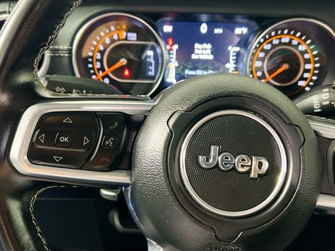 Used 2022 Jeep Wrangler Unlimited Sahara w/ LED Lighting Group AWD/4WD image 18
