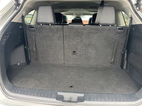 Used 2023 Toyota Highlander L image 16