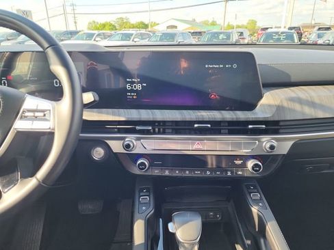 Used 2024 Kia Telluride EX w/ EX Captain's Chair Package FWD image 17