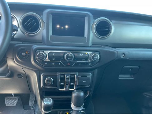 Used 2022 Jeep Gladiator Sport AWD/4WD image 16